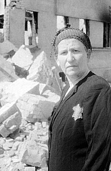 A rare Jewish survivor in a Russian ghetto after the Nazi retreat
